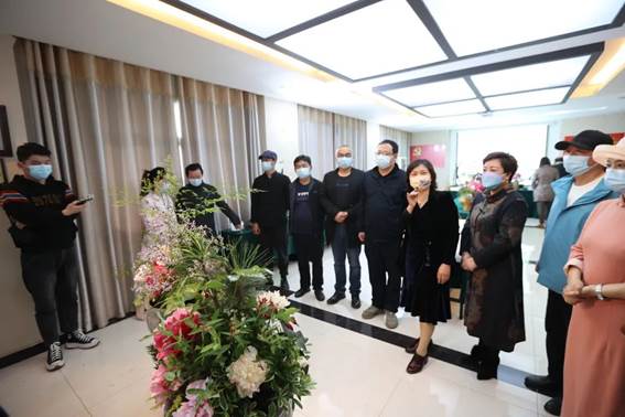 插花如何表现二十四节气?幸福湾公园用牡丹芍药打造谷雨节气插花美