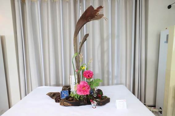 插花如何表现二十四节气?幸福湾公园用牡丹芍药打造谷雨节气插花美