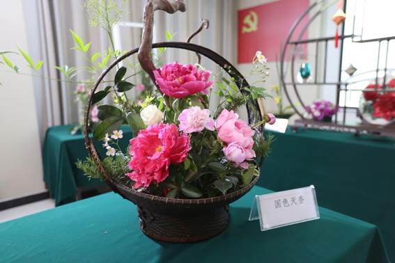 插花如何表现二十四节气?幸福湾公园用牡丹芍药打造谷雨节气插花美