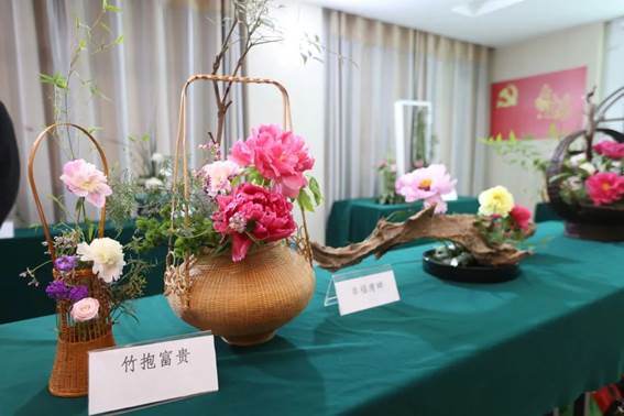 插花如何表现二十四节气?幸福湾公园用牡丹芍药打造谷雨节气插花美